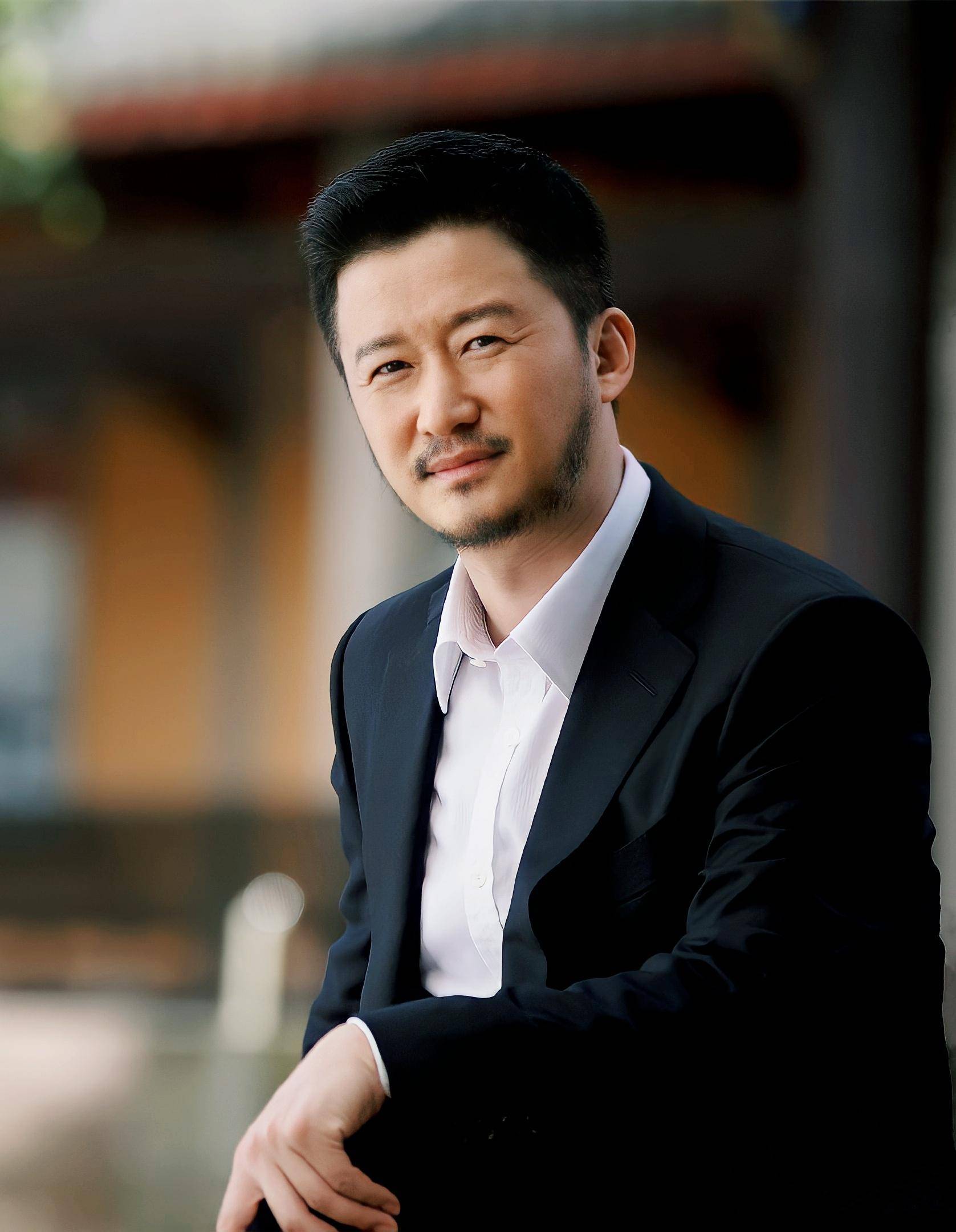 他出演的票房超过35亿的电影更是多,有《流浪地球》《流浪地球2》《长