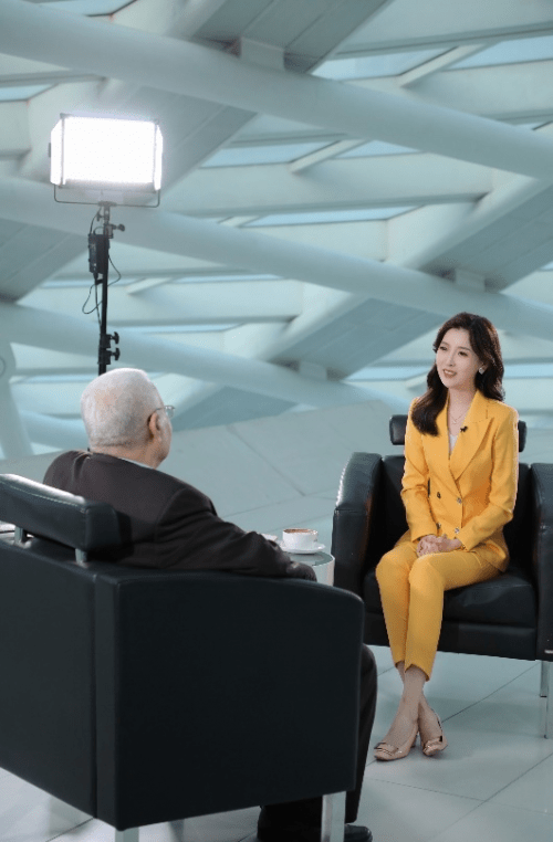 《风云对话》主持人朱梓橦,优雅励志是主持界的黑马_节目_活动_能力