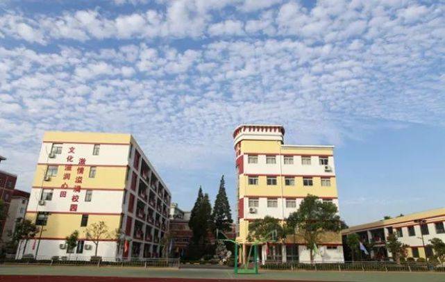 民办嘉一联合中学是一所民办初级中学,其前身为原民办嘉宝中学.