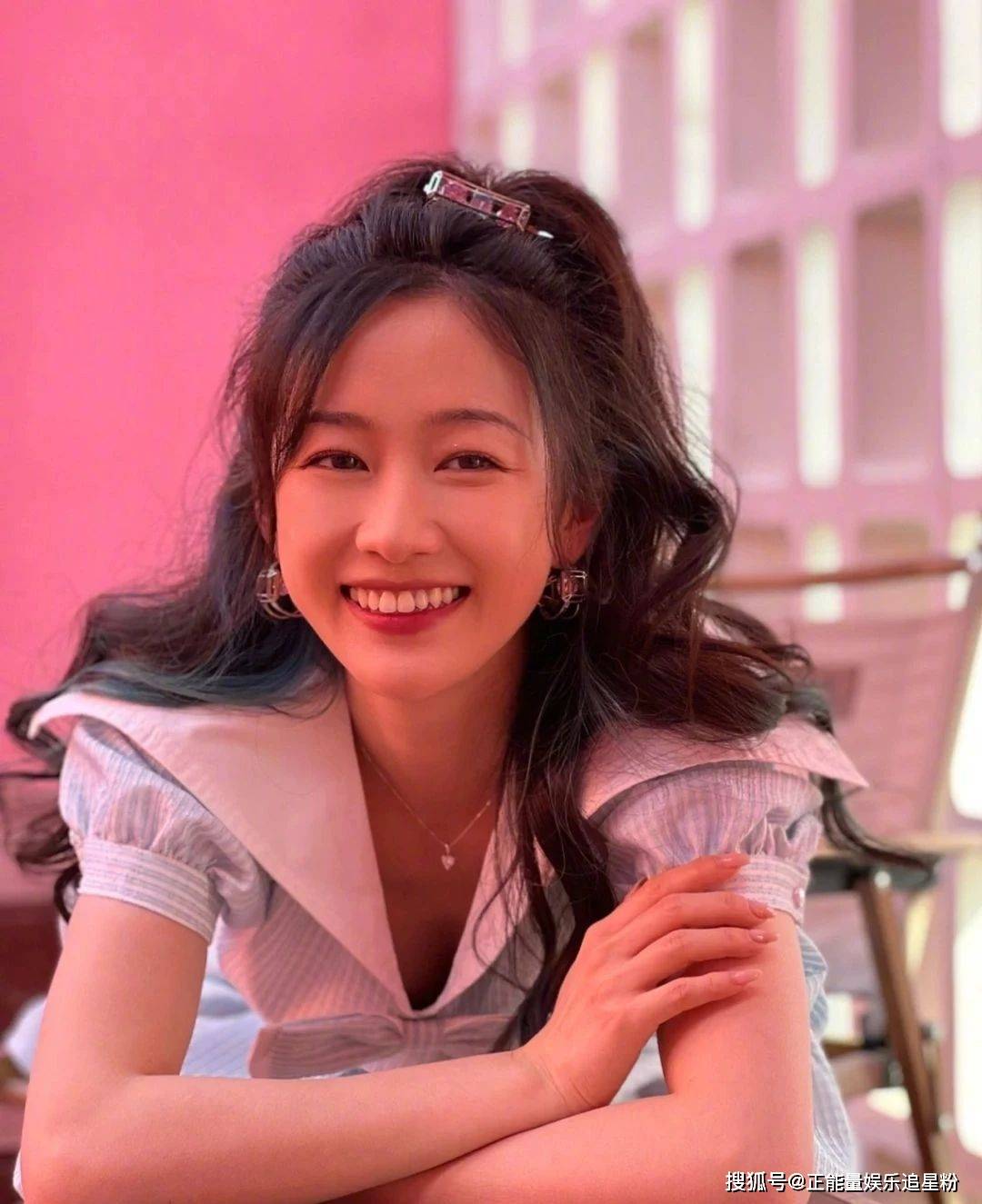 16岁还能演小学生的刘美含,当初她也只是演了个孤僻高傲的黑魔仙_观众