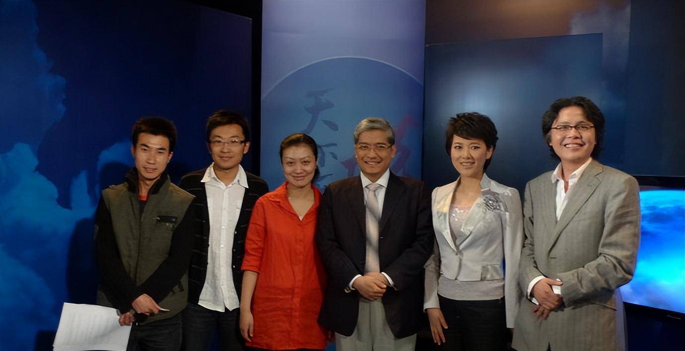 郎咸平:圈养小31岁空姐,联合妻子夺回两套房,还要900万赔偿_缪小姐