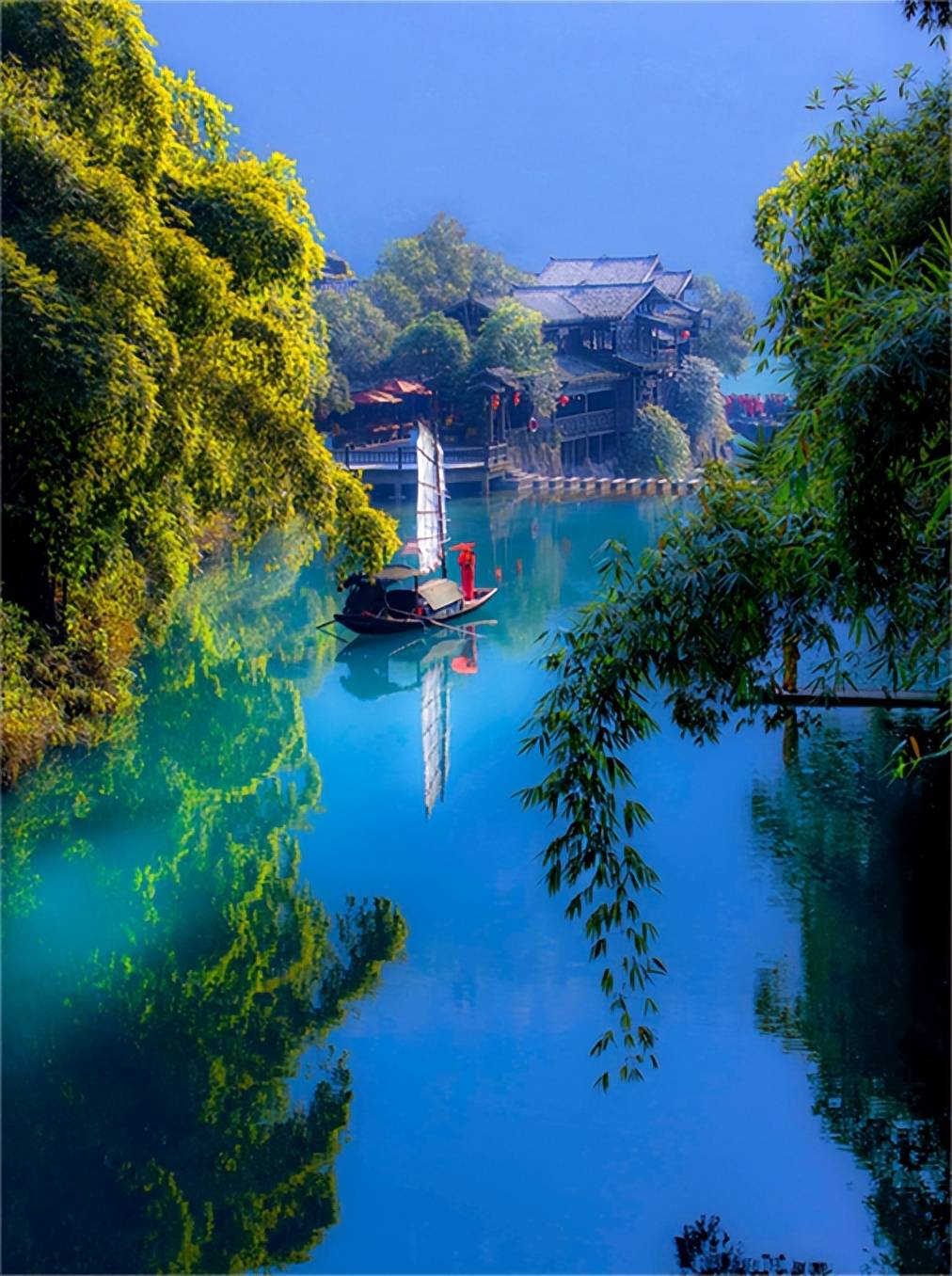 领略《楚辞》《离骚》的魅力,到昭君故里寻访昭君浣纱,溪水流香的踪迹