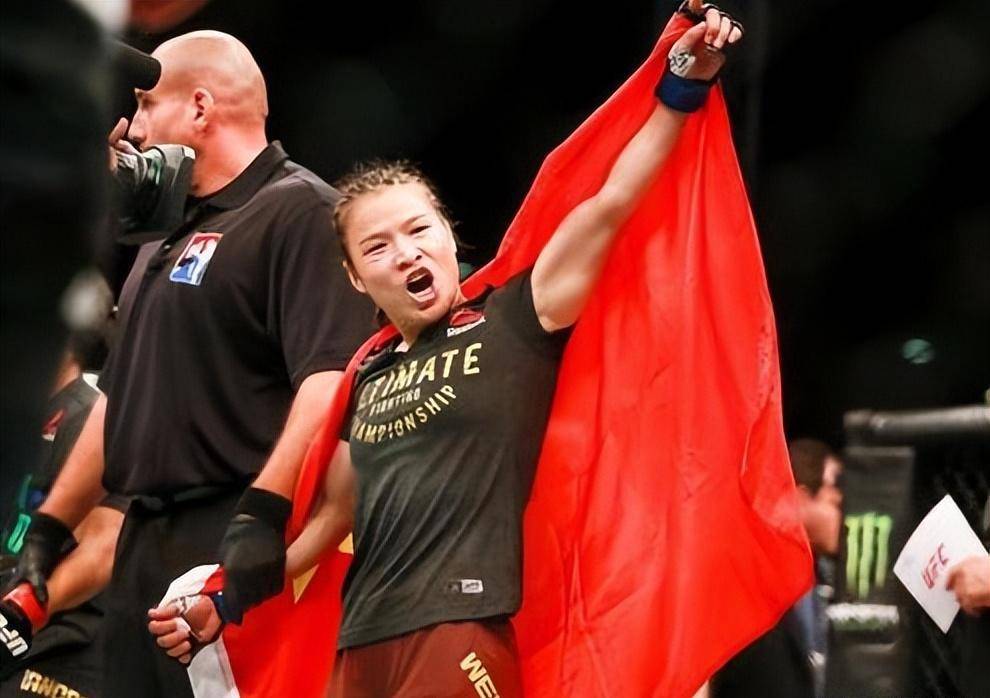 从服务员到ufc世界冠军,张伟丽周末将挑战卡拉重登拳王宝座_乔安娜