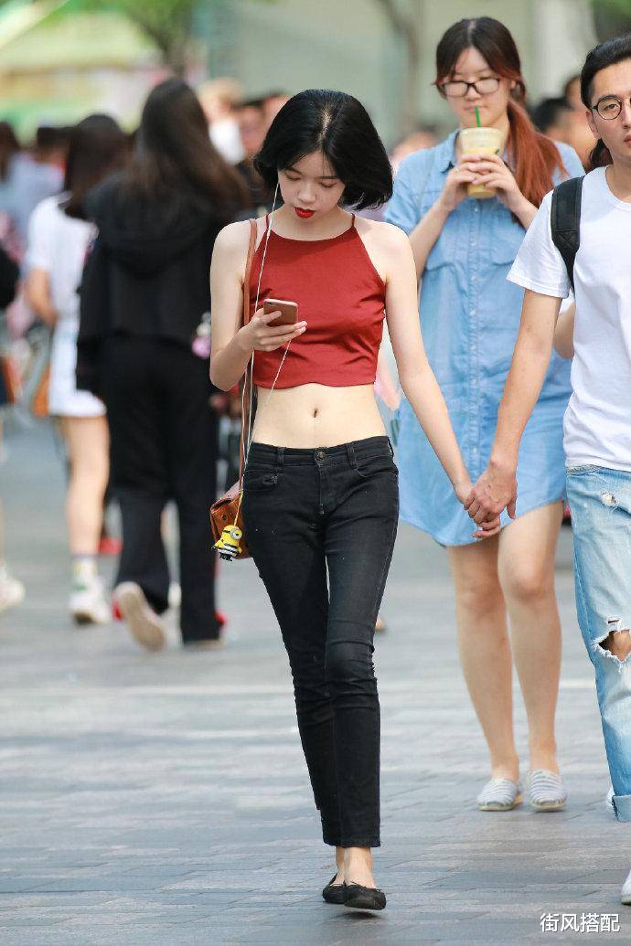 美女瘦得像个小孩子,这样的打扮稍微扳回一局!_姐姐_风格_身材