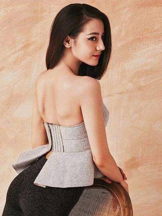 女星露背装:迪丽热巴"蝴蝶臀"超火辣,赵丽颖的纹身让人心疼!