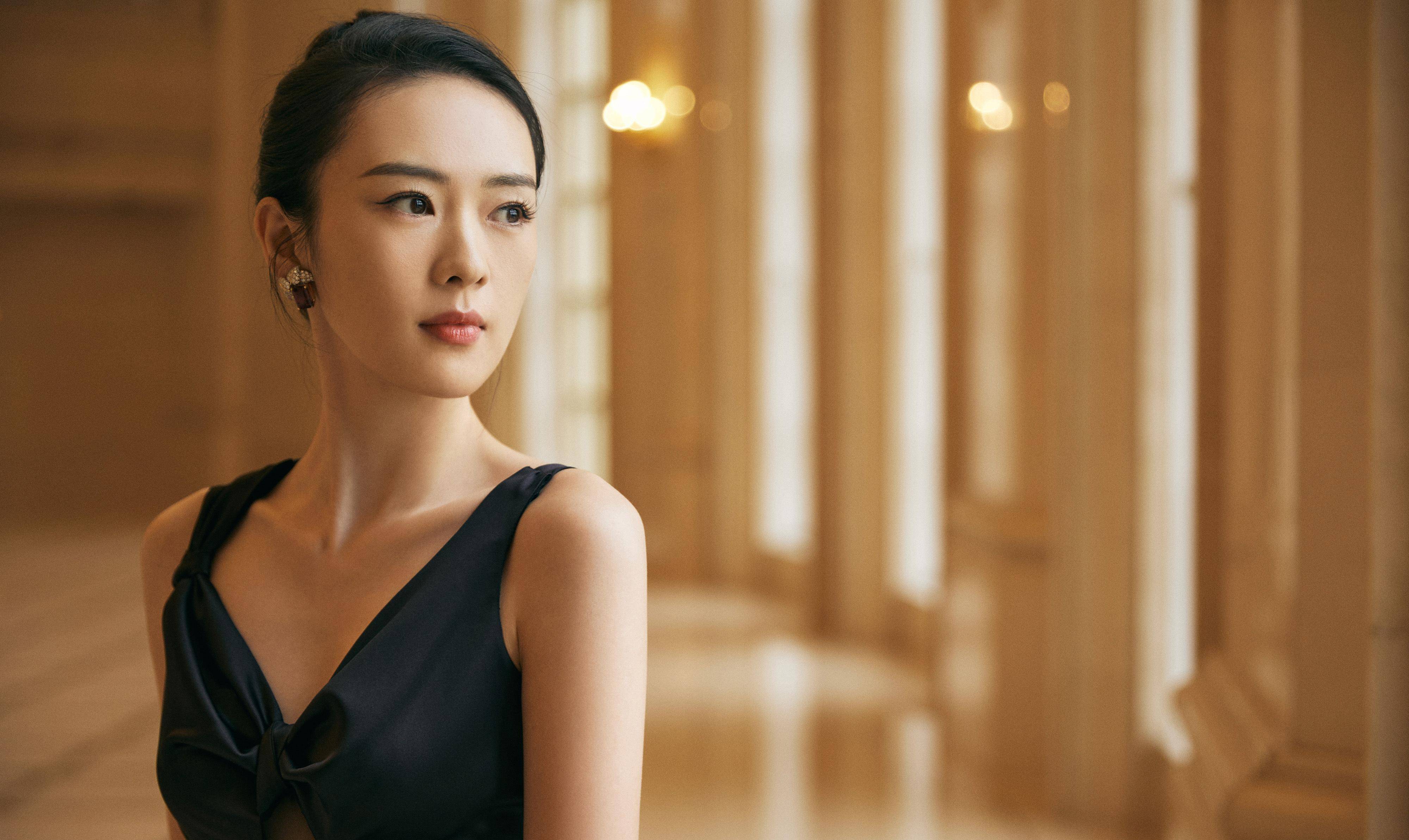 "金融才子"王冉:51岁娶小17岁娇妻童瑶,婚后将妻子宠翻天_张默_黄定宇