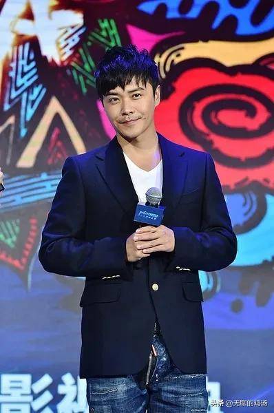 陈思诚开豪车带小21岁女友约会!