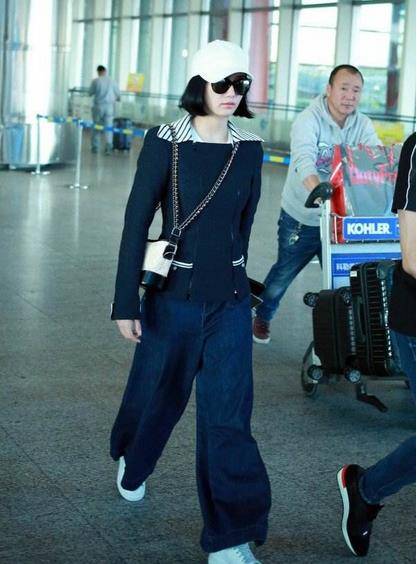 景甜走路有点小外八被赞好萌,可她因走路外八被导演说哭了_练舞_有关