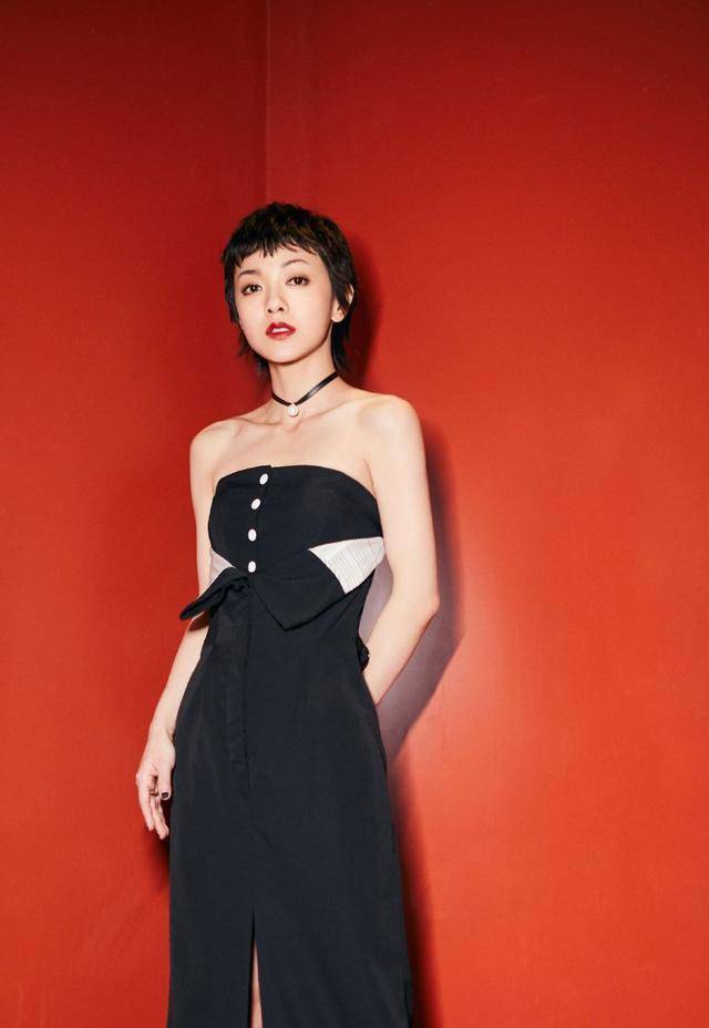 郭采洁穿搭来喽,夏季学起来刚好网友:对身材要求忒高_时尚_连衣裙_的