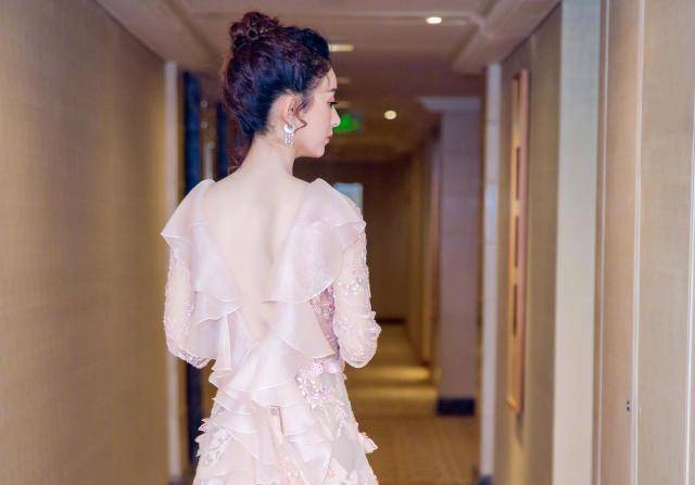 刘诗诗的"蝴蝶背"火了,精致的女人都开始美背了_皮肤_背部_气质