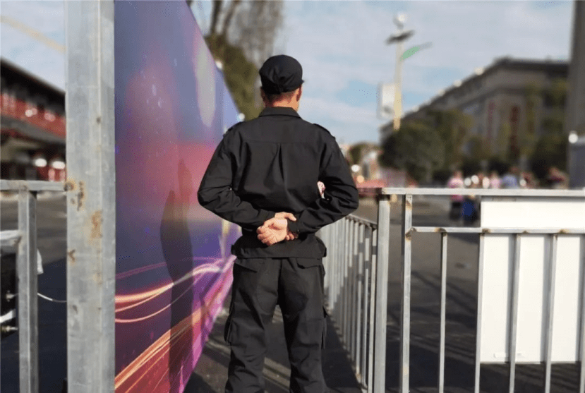 弟弟不听话,父母欠债,陕西小伙为100万去做"雇佣兵",如今怎样_白晓保