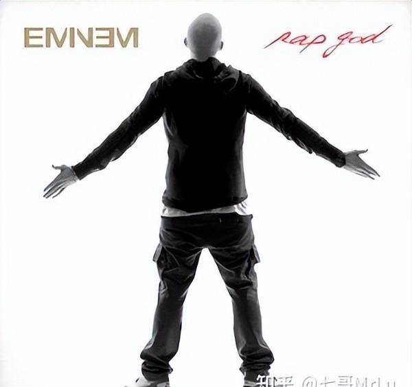 《8 mile》中间是正在创作中的 eminem,也是《8 mile》电影的经典海报