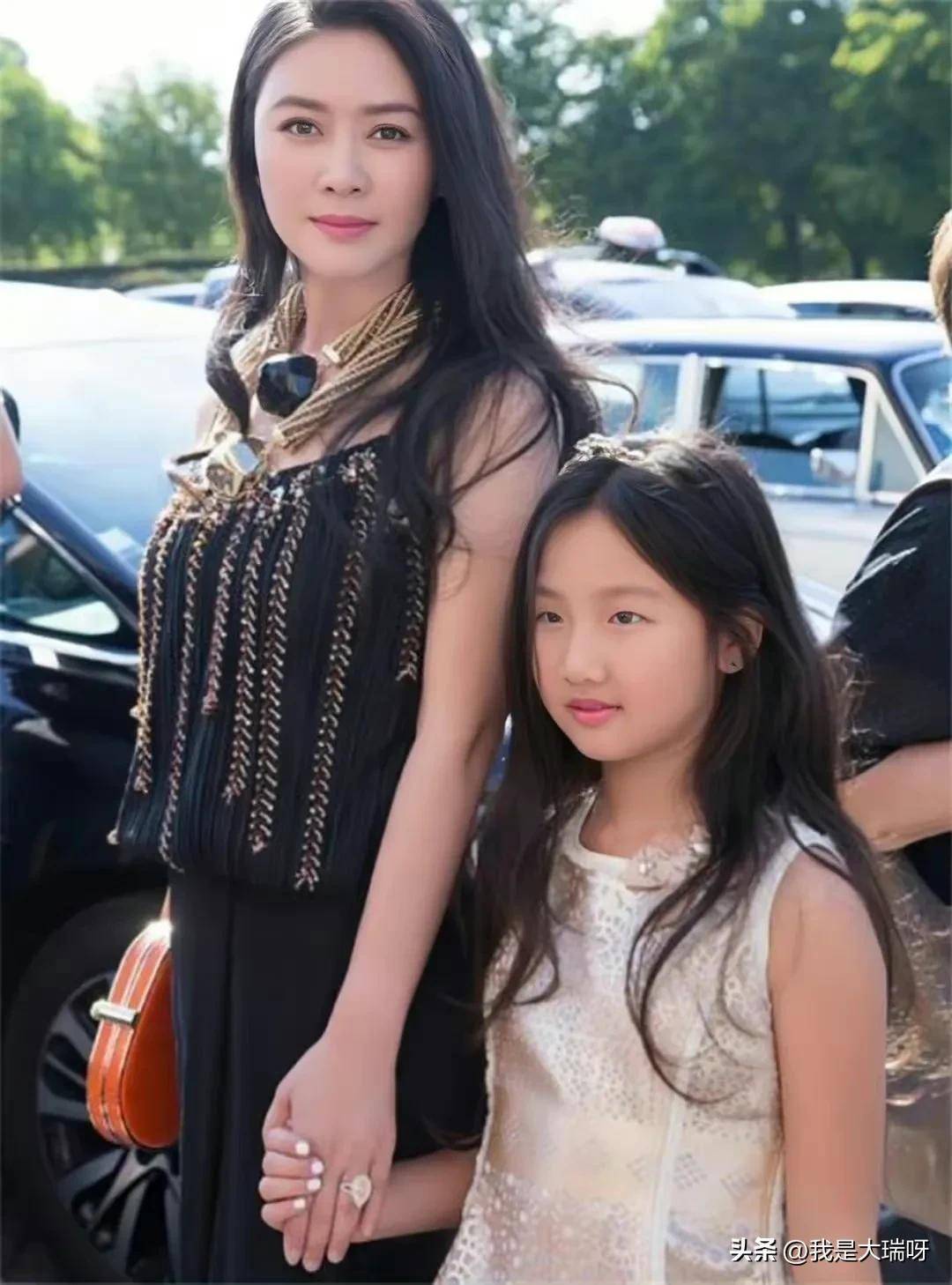 田海蓉晒女儿15岁庆生照!