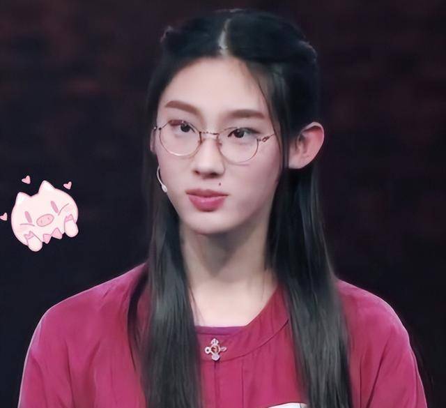 "诗歌才女"武亦姝清华毕业,透露未来方向,网友们劝她留在中国_发展