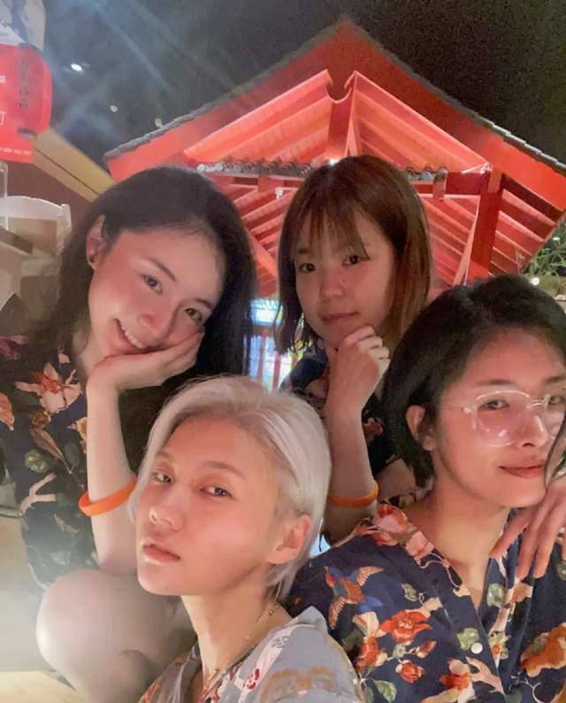 陈露频繁晒靓照引不满,闺蜜王萌霸气维护,获网友高度认可和祝福_行为