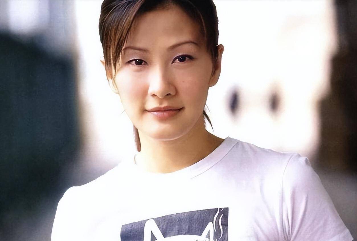 而之后的梁锦松更是对陈慧珊宠爱有加,听说她拍戏十分辛苦,于是便果断