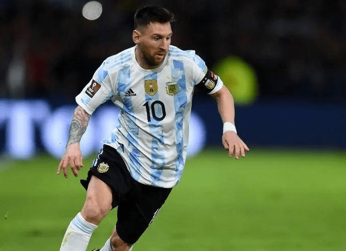 赠送股份＋世界杯大使！梅西收获肥约，小贝运作，巴萨三兄弟重聚