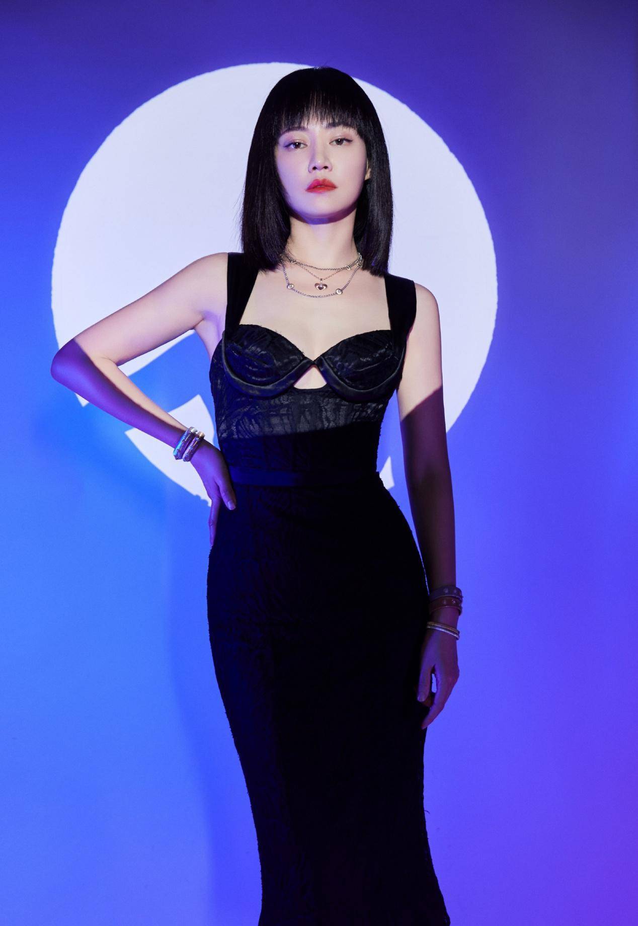 "高贵妃"谭卓很会穿!