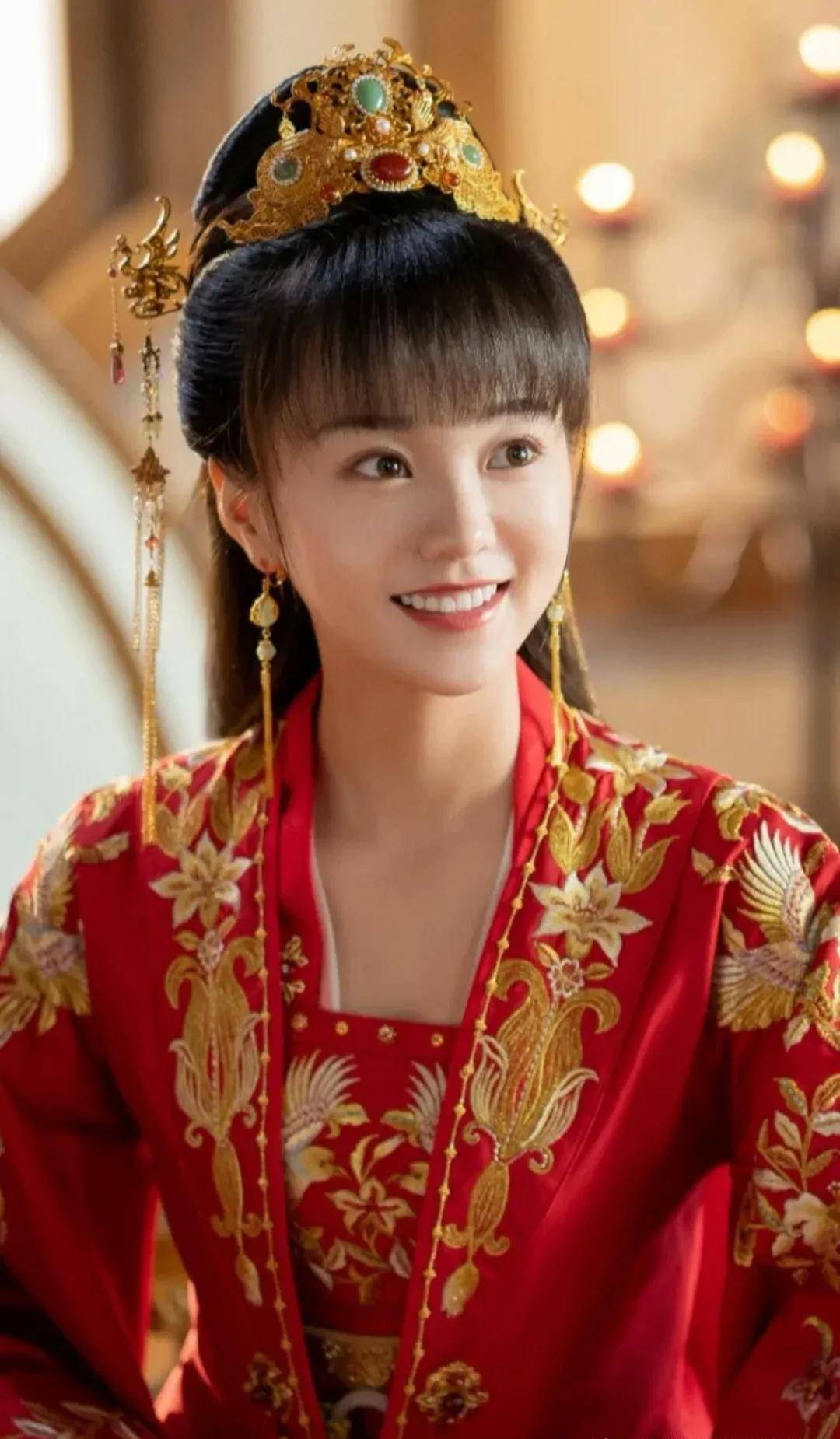 十里紅妝鳳冠霞帔,執子之手與卿相守～盤點影視劇中絕美古裝嫁衣_小哥