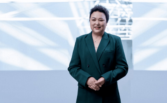 小鹏汽车蓄力待发,王凤英入职小鹏已烧三把火_销售_夏珩_公司