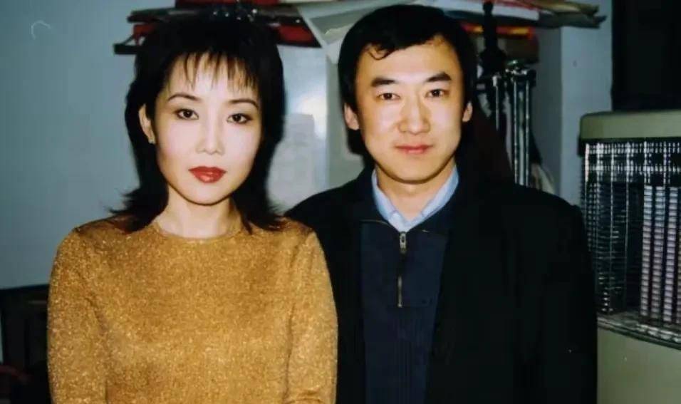 举动你想都想不到_胡月_歌曲_陆建民
