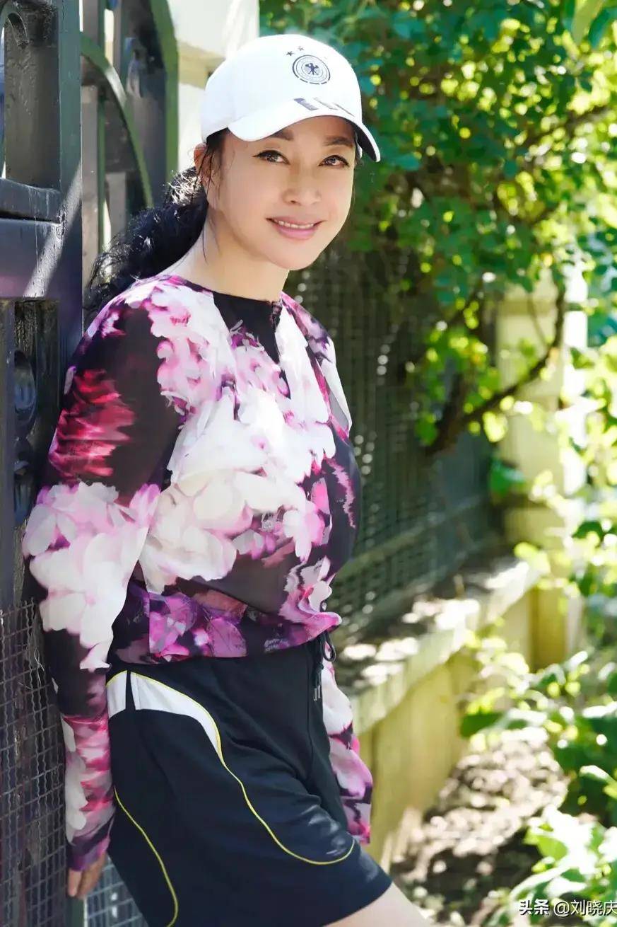 不老女神刘晓庆,65周岁了依旧如此靓丽,惊为天人,原因何在?