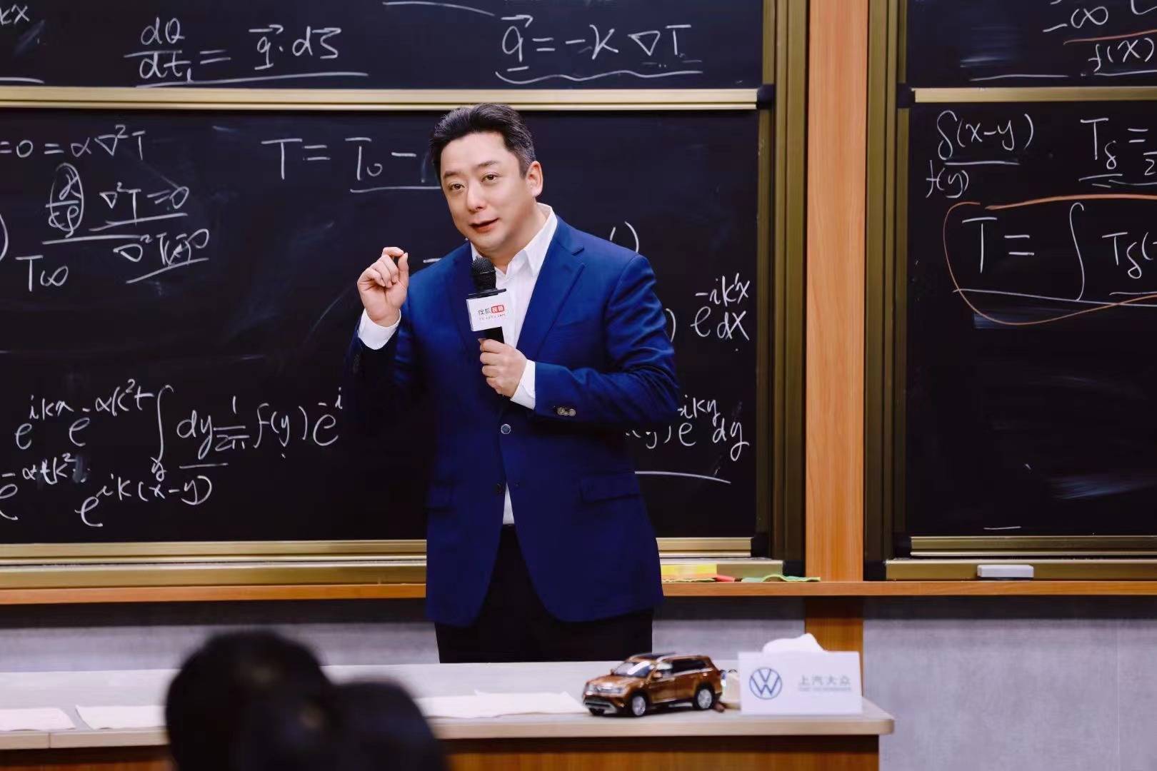 大佬的书单⑦|马不停蹄的俞经民、朱梅君在读什么书？_搜狐汽车_搜狐网