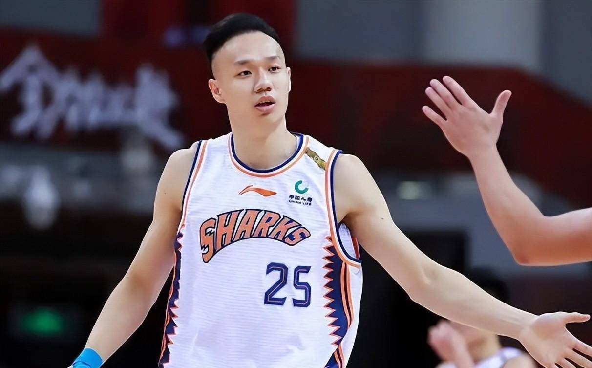 cba三消息:广东续约天才后卫,赵睿恐出国打球,王潼养伤想回归_徐杰