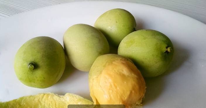 这果子6月就熟,城里常掉一地没人要,农村人却把它当芒果吃_扁桃_果树