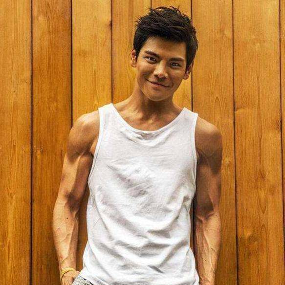 当初嫌他胖爱理不理,如今帅到你高攀不起,网友:胖子都是潜力股_向佐