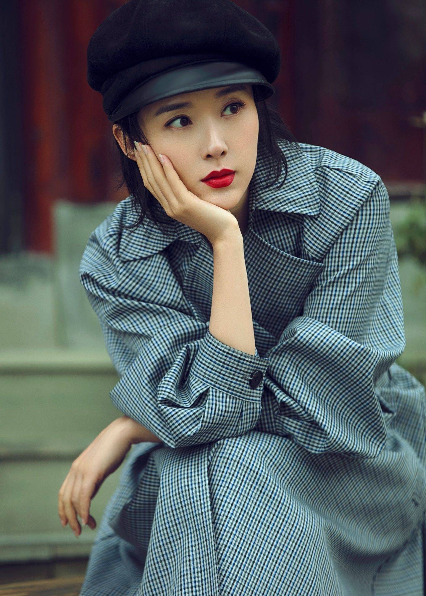 颜丹晨条纹连衣裙优雅时尚写真_女明星_气质_漂亮