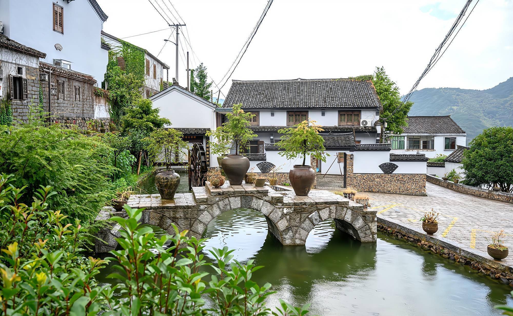 曾经的"光棍村",如今成了"中国最美村镇"之一,就在浙江上虞_古村_东城