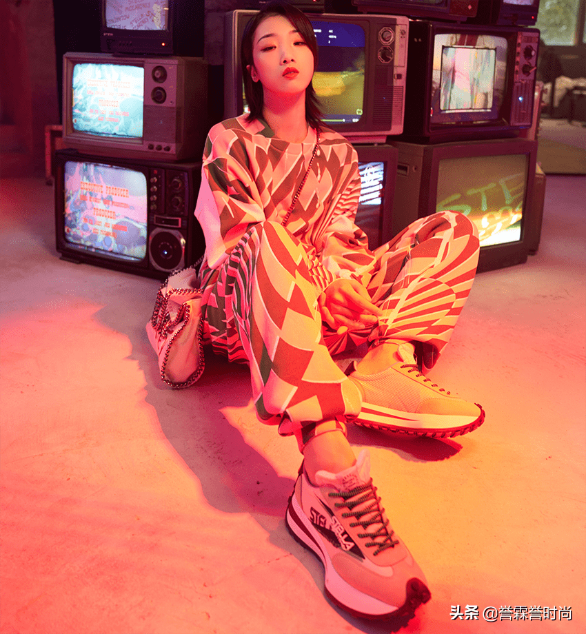 火箭少女yamy引爆五彩斑斓套装,不做流水线作品,不输