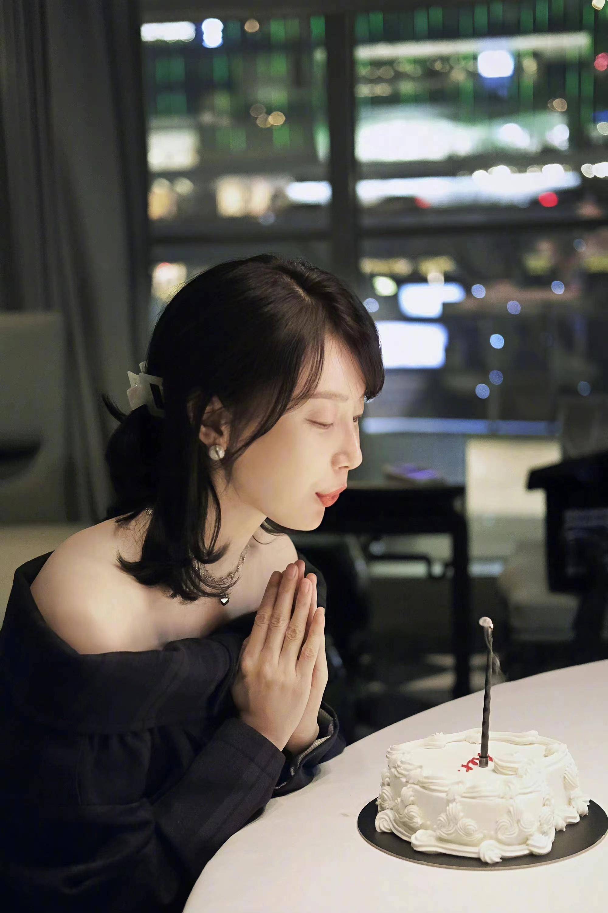 陈数都已经46岁了呀,实在是没看出来,2月9日是她的46岁生日,祝福她