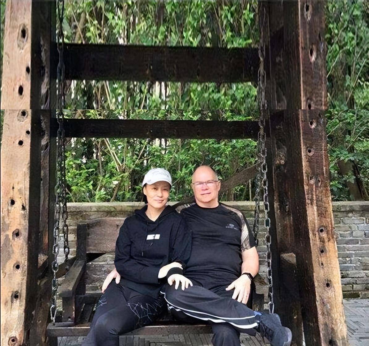 红极一时的朱曼芳:为女儿邬君梅的婚姻担心,晚年照顾偏瘫丈夫_邬承业