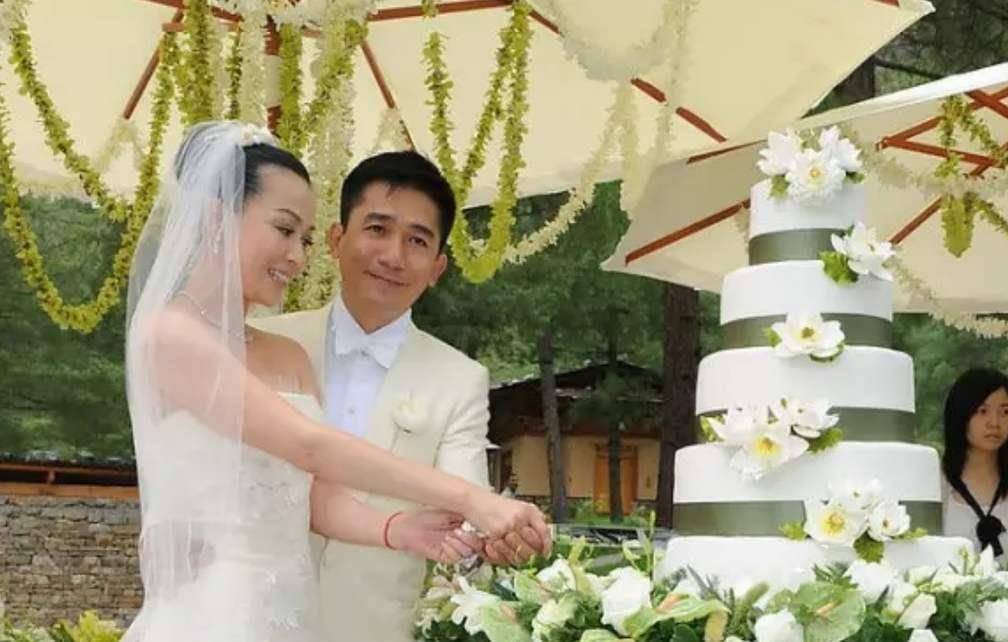 "忧郁王子"梁朝伟:"独居"近30年,很享受一个人自在的生活_刘嘉玲_感觉