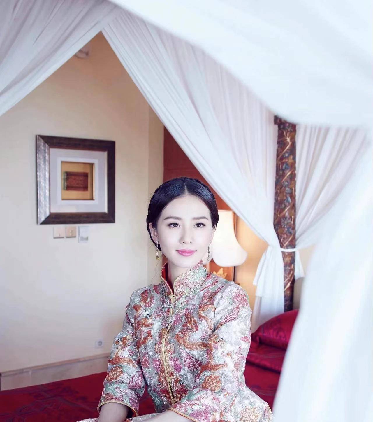 顶级中式嫁衣谁穿谁惊艳 看杨千嬅,文咏珊,杨怡…身着华贵龙凤褂_传统