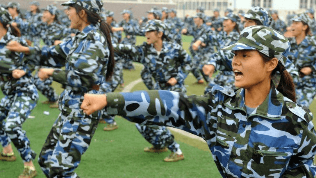 大一军训时,为啥新生选择退学复读,学姐:多半是这3点原因_大学_考生