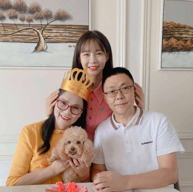 杜海涛七夕晒甜蜜合影,当看到沈梦辰表情后,不知该哭还是笑_祝福_模样