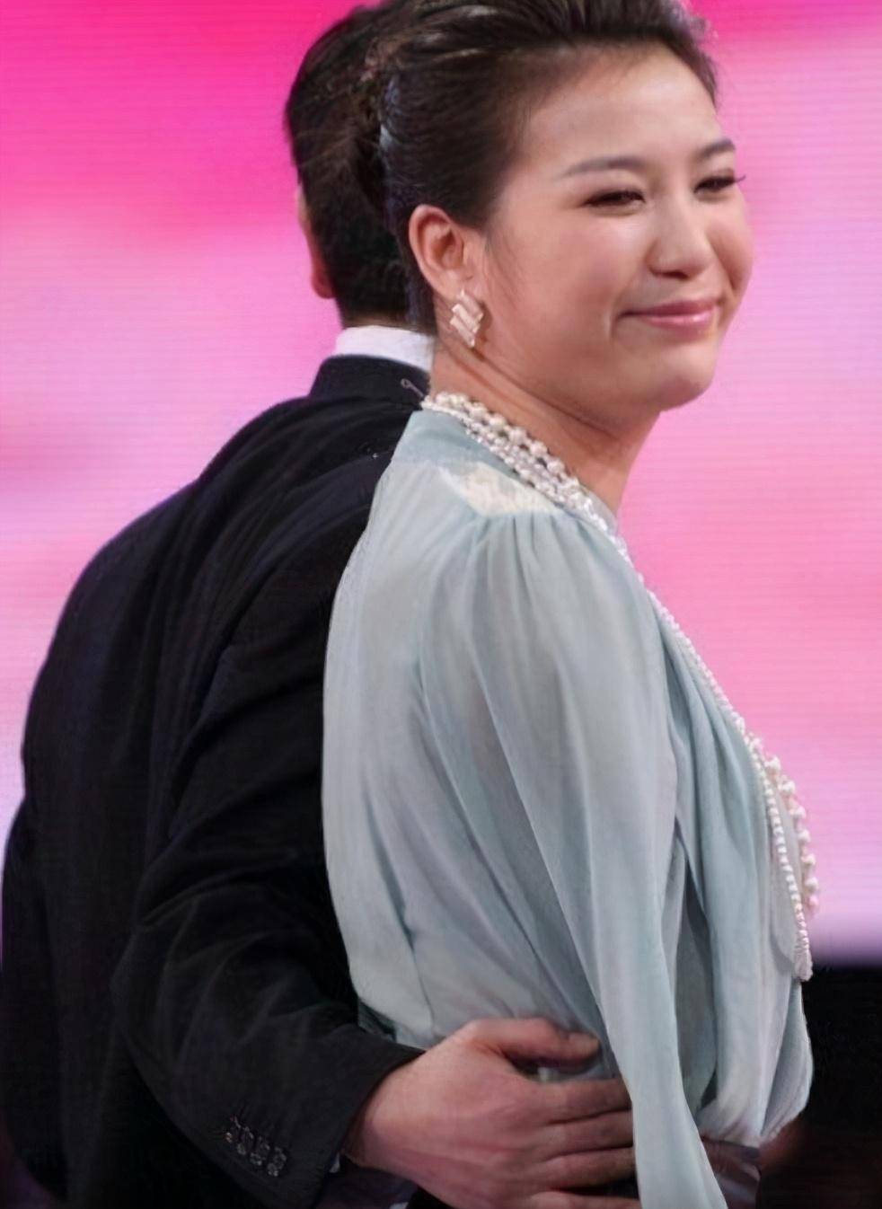 23岁无臂美女,台上牵手小伙,下台就分手,雷庆瑶现状如何?