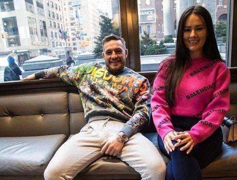 女友曾照顾他8年,如今2岁女儿像嘴炮_康纳_拳击_比赛