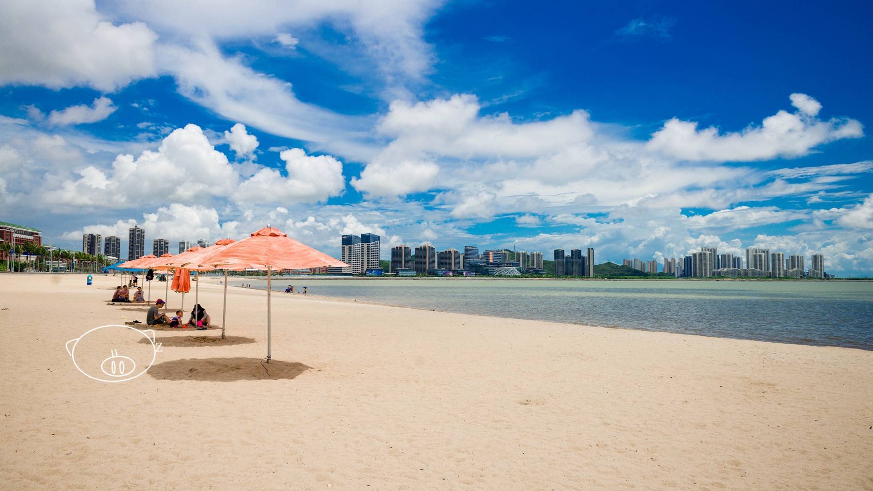 比如说像华发绿洋湾,或者说天恒湾景,仁恒滨海半岛,格力海岸,这些楼盘