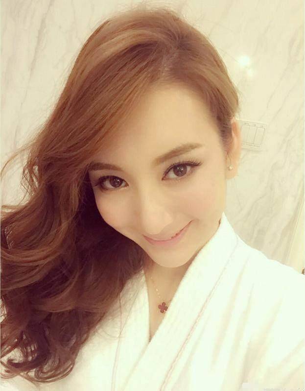 郭富城两位美人:熊黛林貌美宛如天仙,方媛半夜素颜能吓人_天王_步一