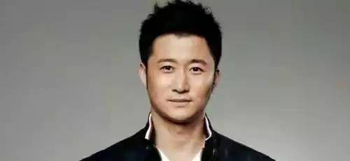 嘎子无耻！跟吴京和张一山蹭完，2万小时卖299，跟张一山的联系就不管了
