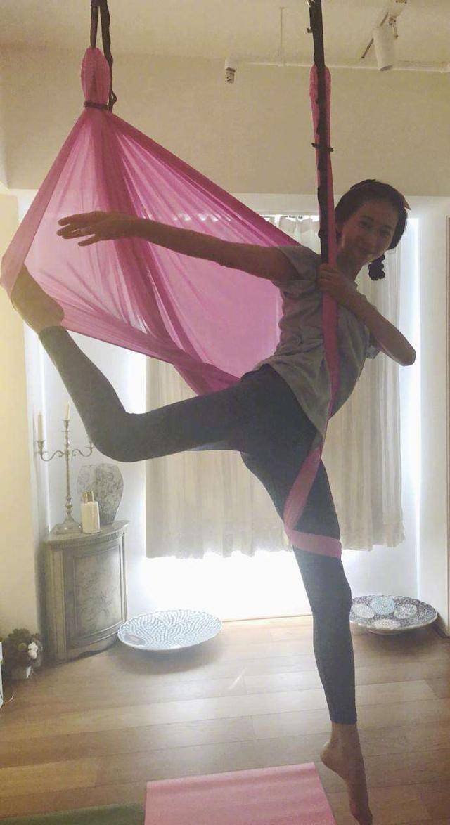 林志玲发瑜伽照,夏日写真小露酥胸,清纯诱惑兼得让直男受不了_姐姐