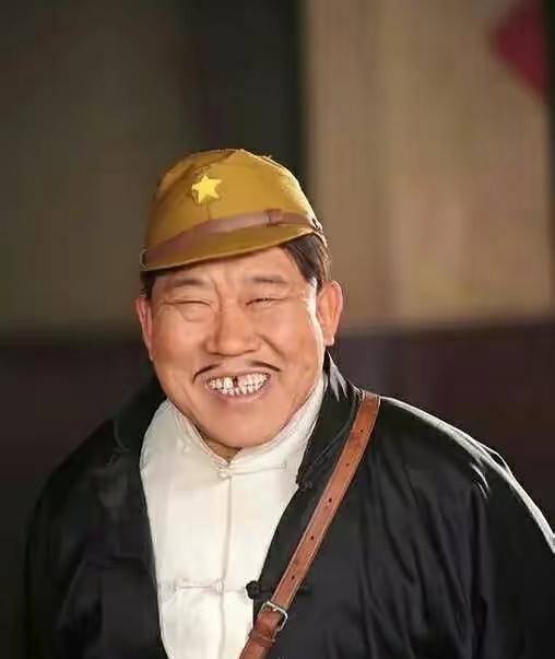 杜旭东被称为中国最丑男演员,因为长相奇特,他出演的角色大多是土匪