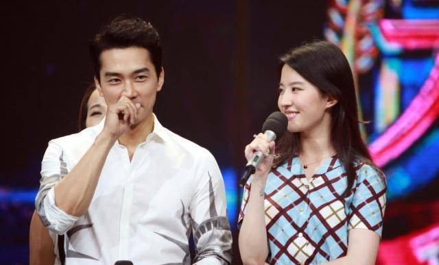 32岁刘亦菲近照,隐藏了5年的前男友,原来是我们熟悉的他_女神_宋承宪