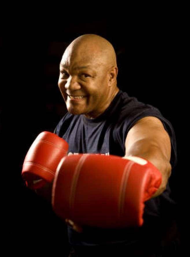 福尔曼1974年爆冷负于穆罕默德-阿里后,状态直线下滑,以致1977年宣布