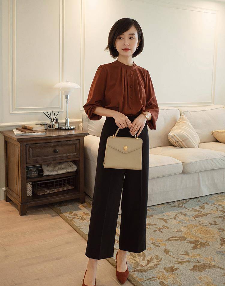 35岁左右女性这样穿搭,日常休闲通勤上班两不误_衬衫_造型_我是优优