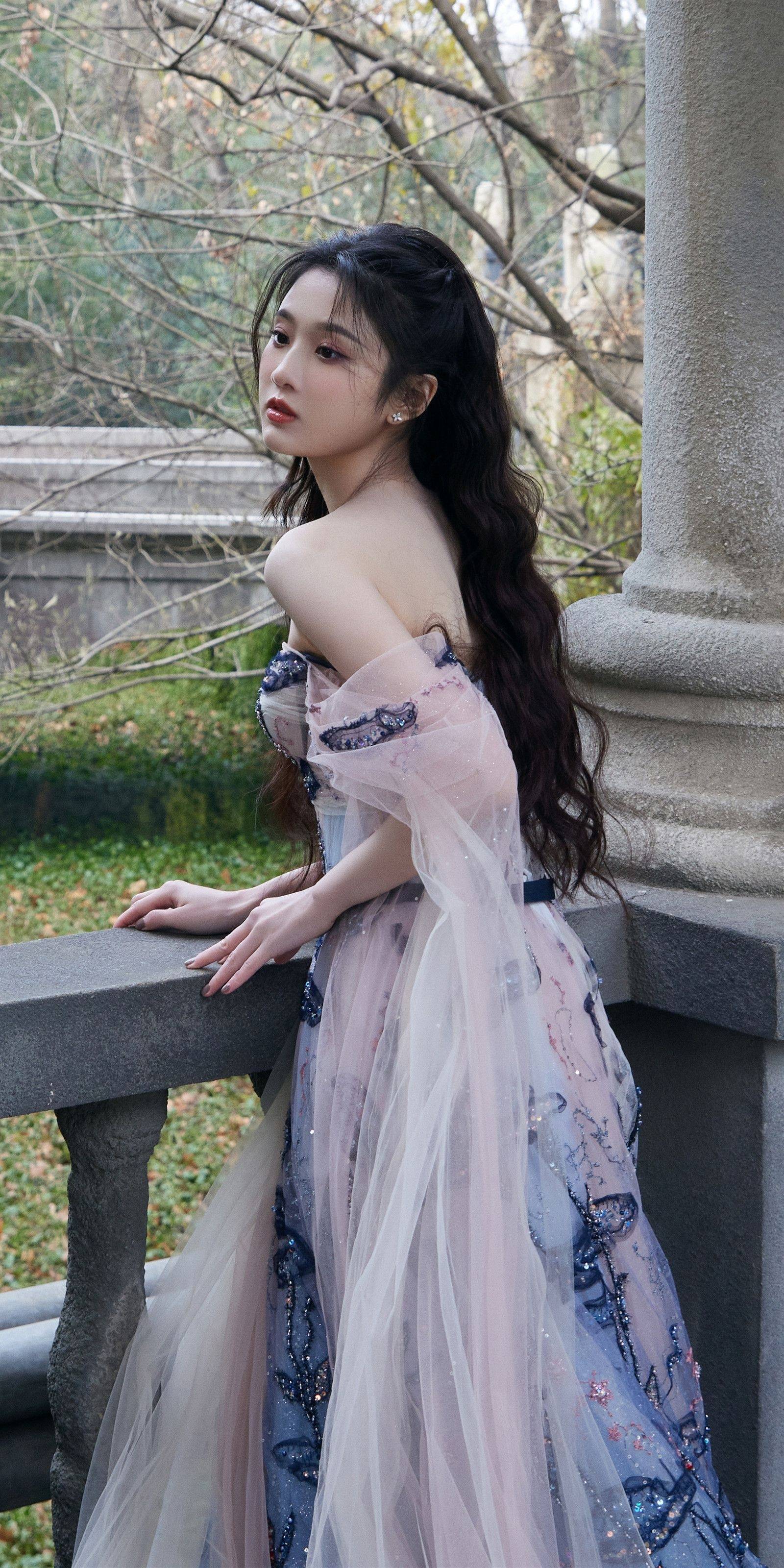 张慧雯长裙礼服盛典活动壁纸 676767